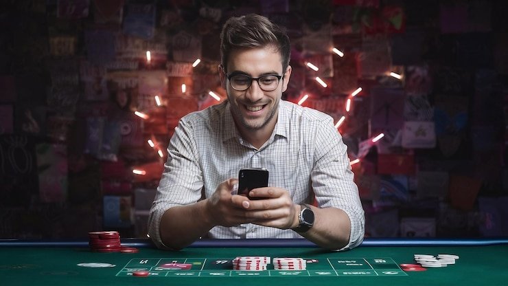 Dealer reveals a qualifying hand during live play on ug8 slot Dealer hand showing qualifying King-Queen holding